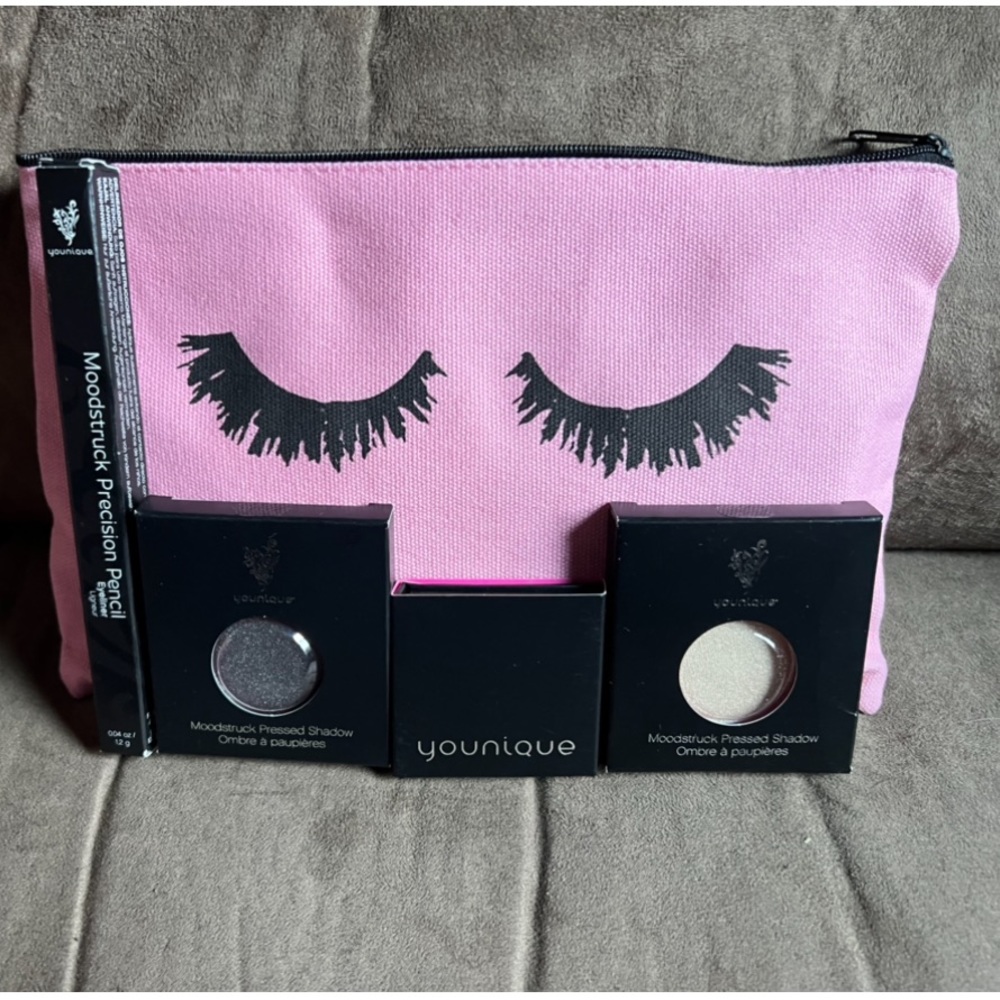 💜Younique Eye Shadow Bundle🤍